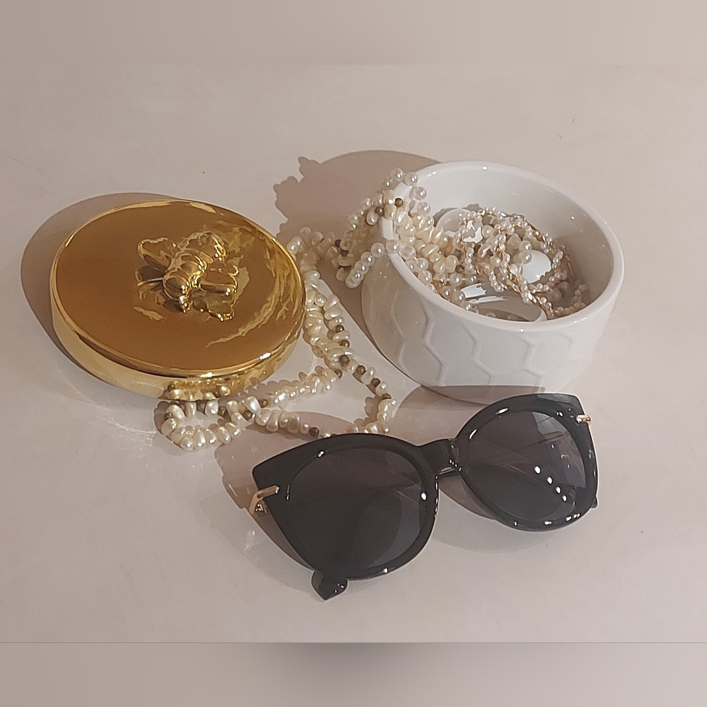 Black Cat Sunglasses w/ Gold Arms - Picture 3 of 4